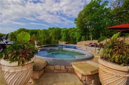 Sunrise Lake House - Image 4