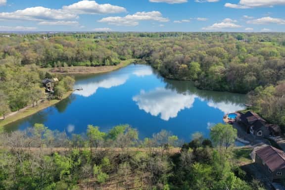 Sunrise Lake House - Image 2